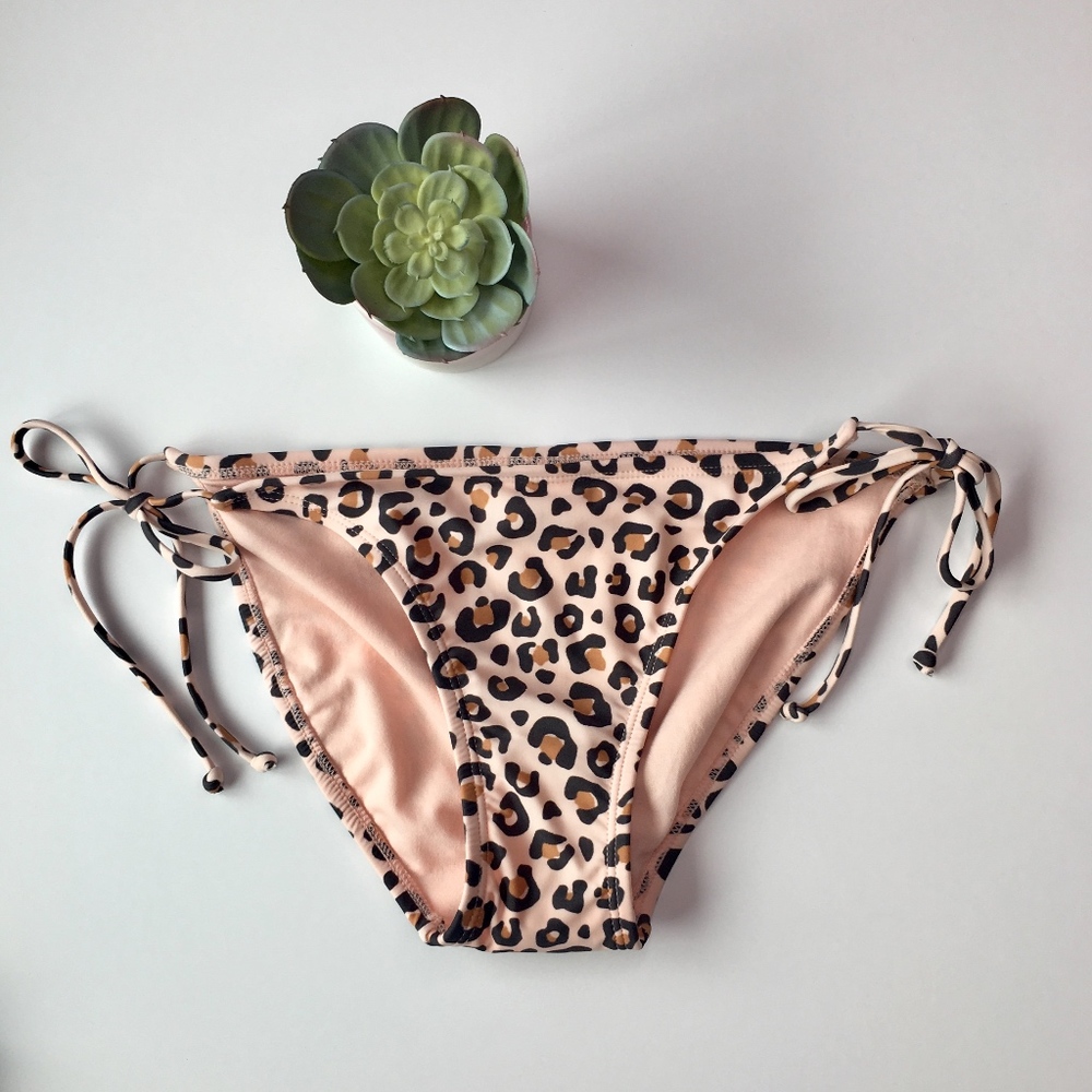 xhilaration | NWOT Leopard String Bikini Bottom B1